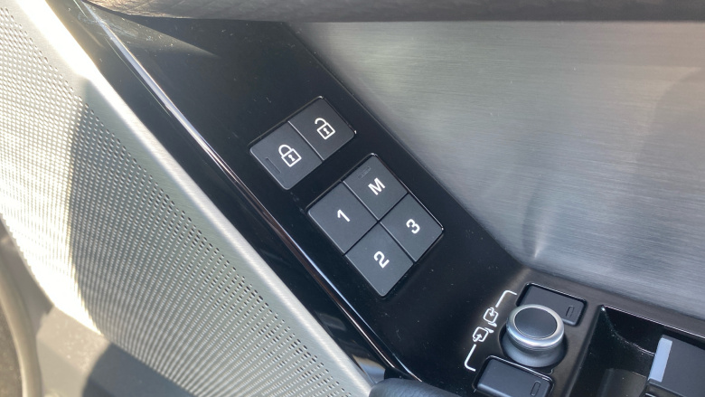 Land Rover Range Rover Velar 3.0 D300 MHEV R-Dynamic SE 5dr Auto Diesel Estate